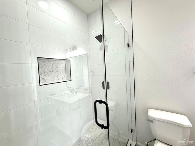 Foto del edificio - 5401 N Crown Point