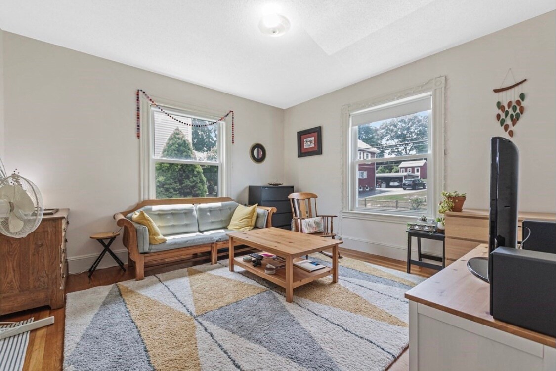 Primary Photo - 63 Lawrence St