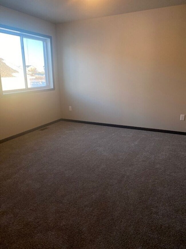 Foto del edificio - Modern 3 Bedroom Home with Garage & Fenced Yard for Rent!