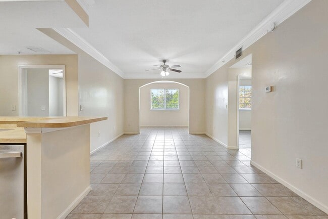 Foto del edificio - 9833 Baywinds Blvd