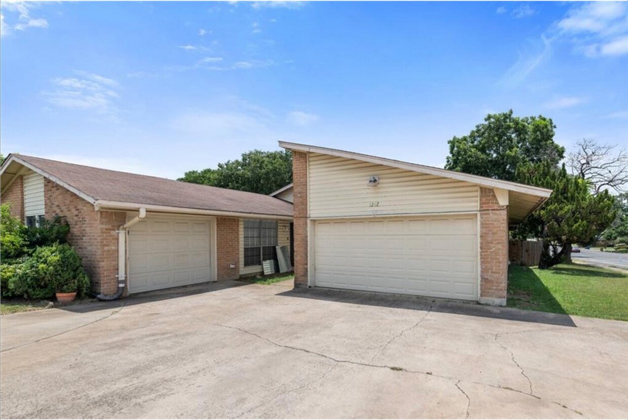 Primary Photo - 1207 W Rundberg Ln
