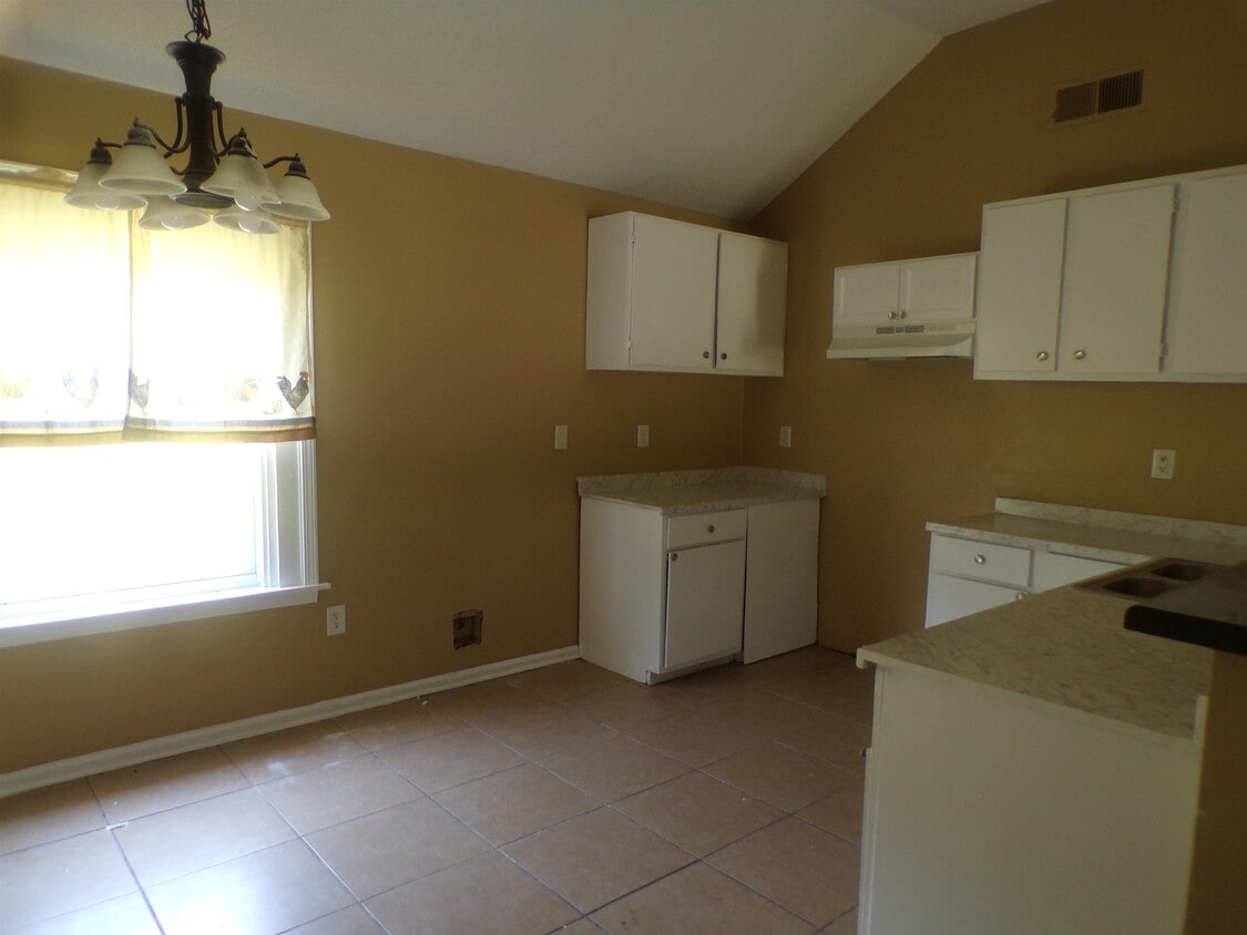 Building Photo - 3583 Russelwood Dr