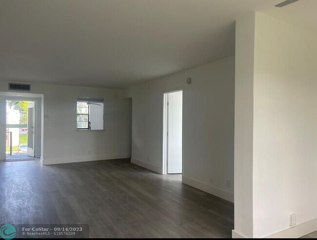 Foto del edificio - 7460 NW 18th St