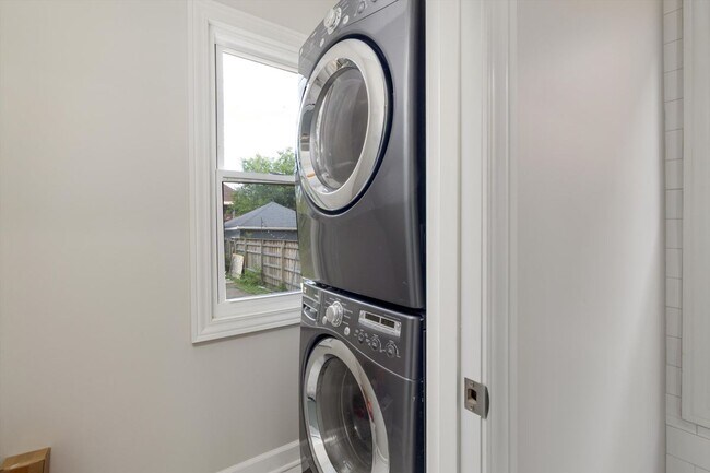 Foto del edificio - 1456 Virginia Park St