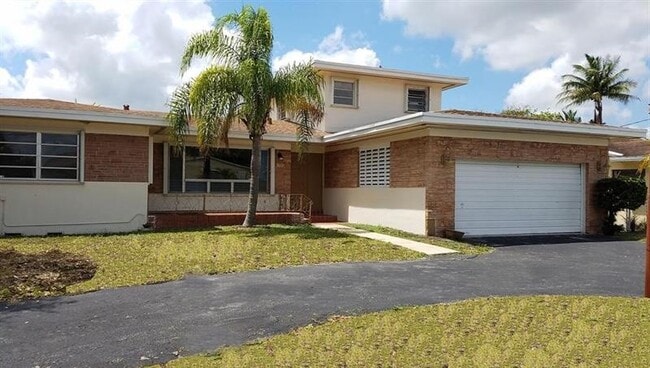 Building Photo - 703 NW 6th St