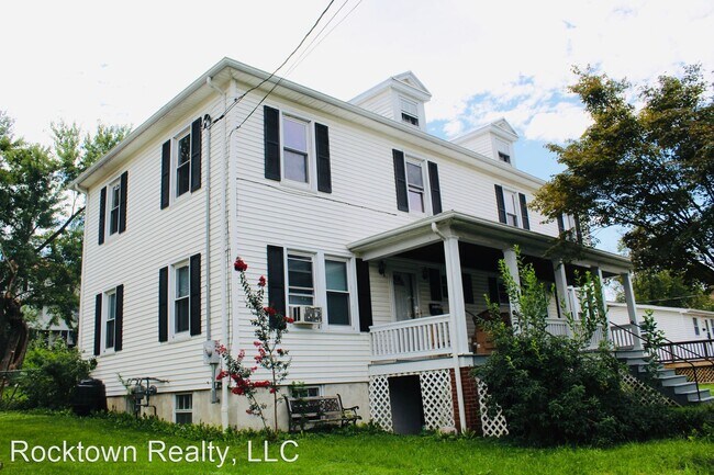 Building Photo - 3 br, 1 bath House - 28 North Willow Street