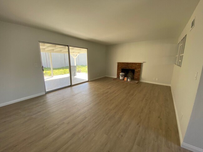 Building Photo - Remodeled Home in Orcutt with Bonus Room a...