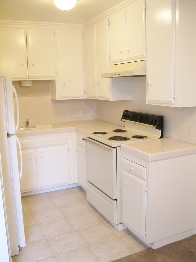 Building Photo - 3825 Riviera Dr