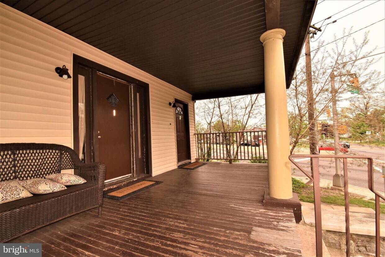 Primary Photo - 1208 W Collings Ave
