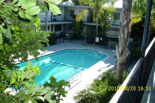 Building Photo - Crestwood Apartments
