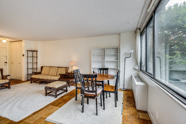 Foto del edificio - 2201 New Hampshire Ave NW