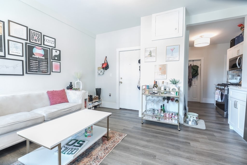 Foto principal - 100 H St