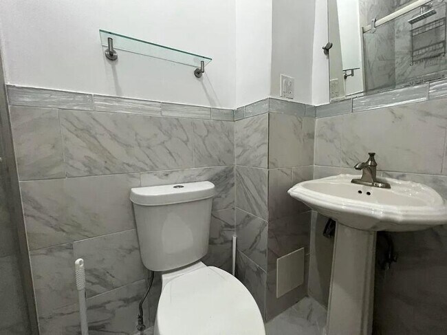 Foto del edificio - 0 bedroom in Brooklyn NY 11207