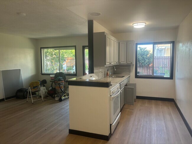 Building Photo - 559 S East St