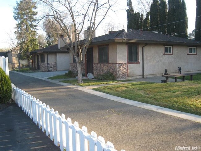 Building Photo - 4439 Myrtle Ave