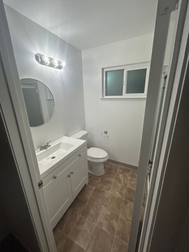 Building Photo - 4900 Summerwood Cir