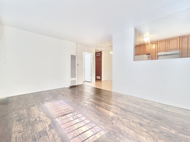 Building Photo - 617 N St Andrews Pl