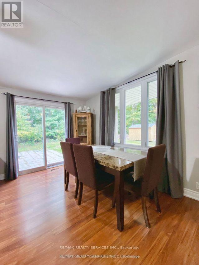 Photo du bâtiment - 4870 Mapleview Crescent