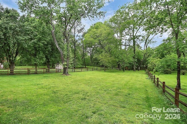 Foto del edificio - 6908 Lancer Dr