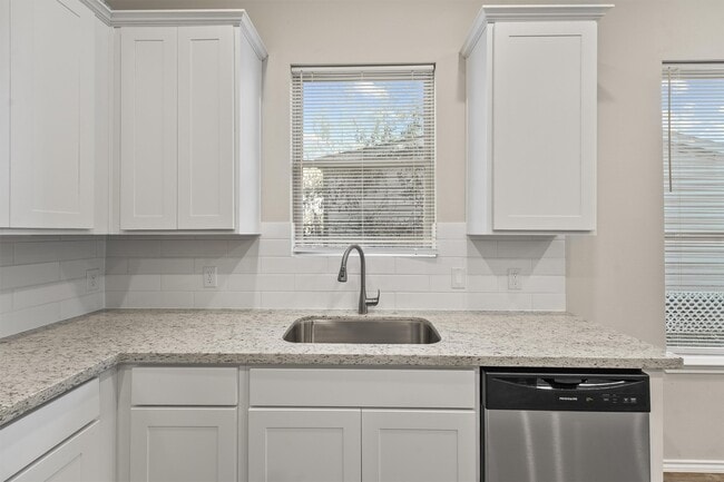 Building Photo - 8687 Sassafras