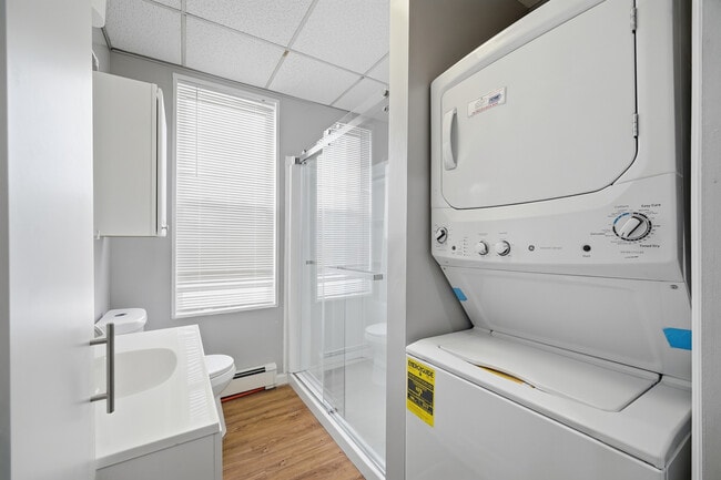 Foto del edificio - 32 W Main St