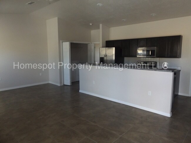 Foto del edificio - 900 E 3rd St