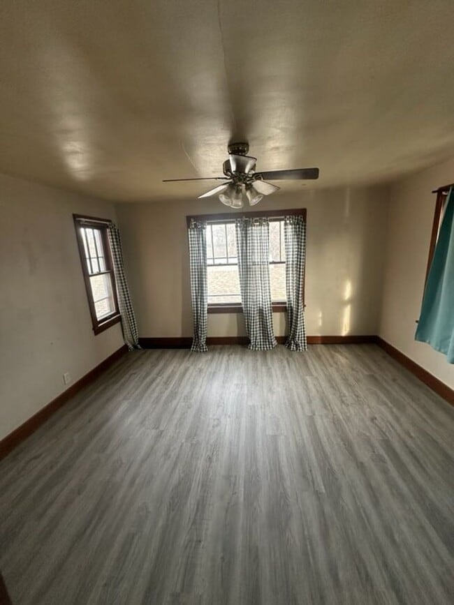 Building Photo - 941 Sheridan St