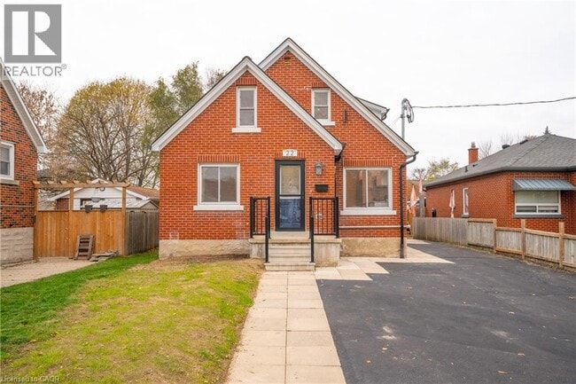 Building Photo - 22 Ash St