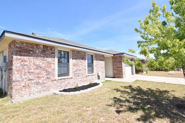 Building Photo - 509 Sumac Trail
