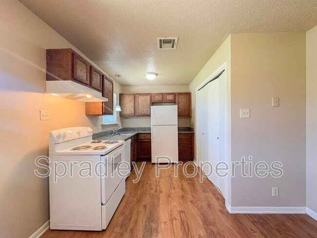 Foto del edificio - 3308 Keller Rd