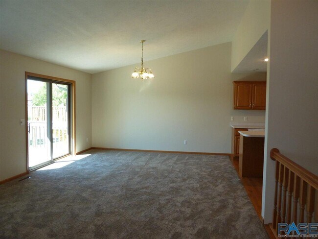 Building Photo - 5001 S Glenview Rd