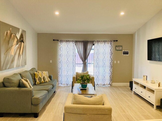 Building Photo - 8512 Blue Cypress Dr