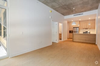 Building Photo - 7300 Rue Saint-Jacques