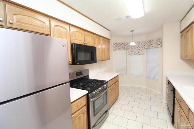 Foto del edificio - 8154 Treetop Ln