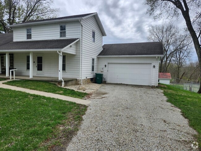 Front of house - 1073 Highview Dr