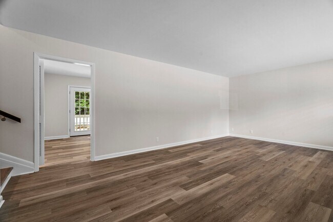 Foto del edificio - Gorgeous 3 Bedroom, 2 Bath Split-level home in Brentwood - High-end Renovation, Pet Friendly!