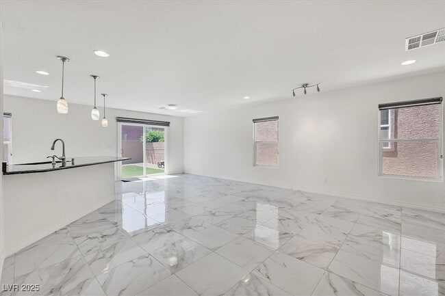Building Photo - 8755 Spanish Ridge Ave