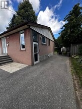 Building Photo - 927 Greenwood Crescent