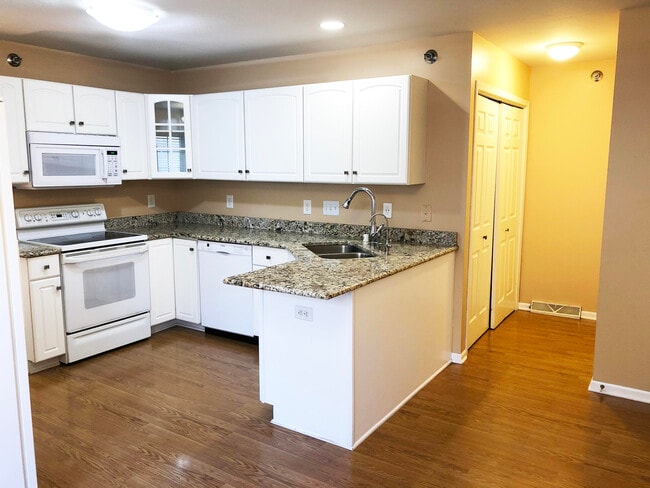 Building Photo - 2845 River Birch Dr