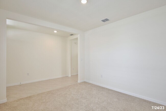 Foto del edificio - Brand New - Gorgeous 5/3 Spacious Home with a Loft Area and a 2 Car Garage in the Eastgrove Commu...