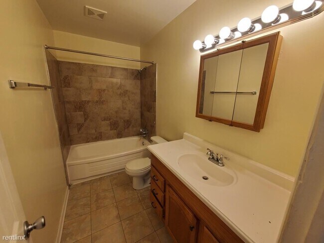 Foto del edificio - 3 br, 1 bath House - 2400 Apollo Rd