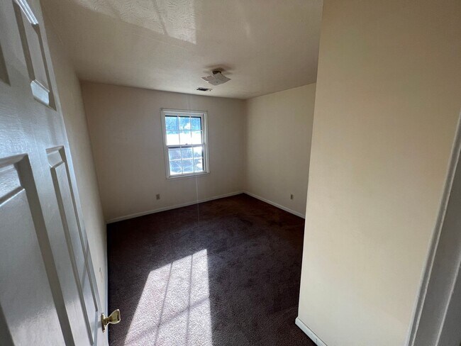 Foto del edificio - 120 Mitchell Cir