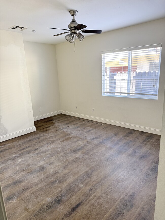 Building Photo - 1025 Edith Ave