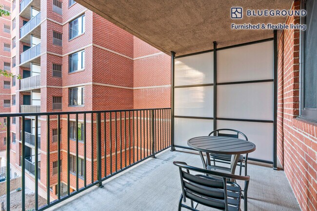 Foto del edificio - 1200 N Veitch St