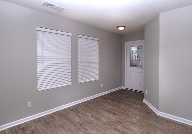 Building Photo - 15365 Tyler Mill Dr