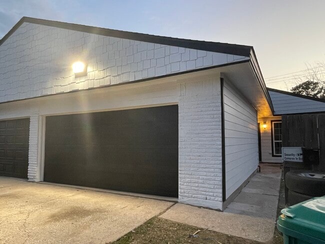 Garage - 7022 Fondren Rd