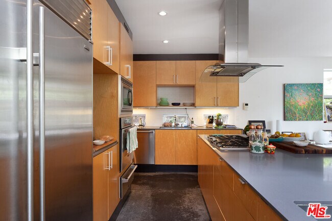 Building Photo - 1917 Alberta Ave