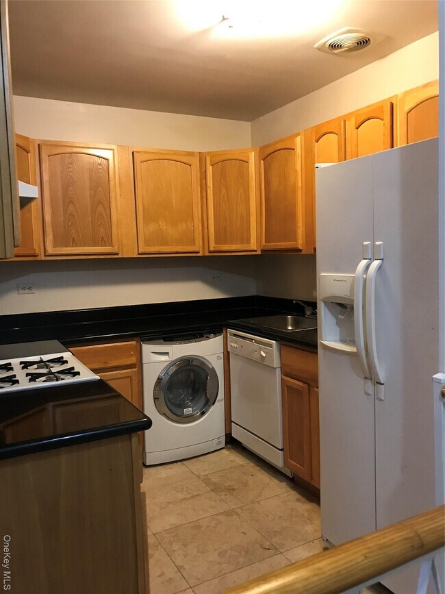 Foto del edificio - 141-44 84th Rd