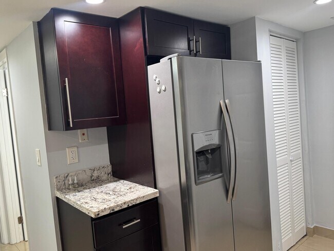 Foto del edificio - 9288 W Atlantic Blvd