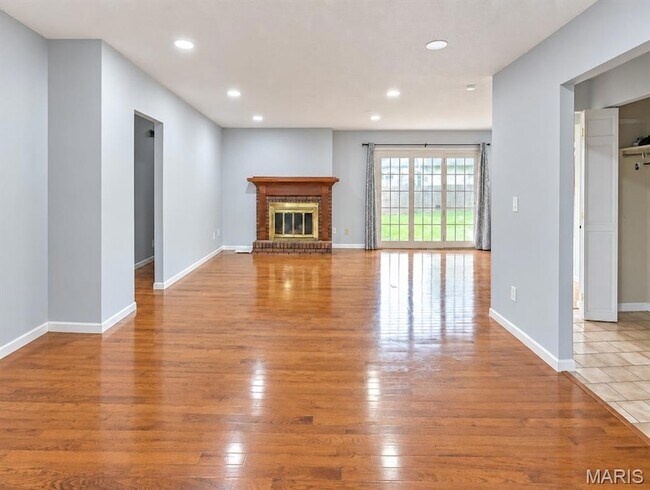 Foto del edificio - 14331 Rainy Lake Dr